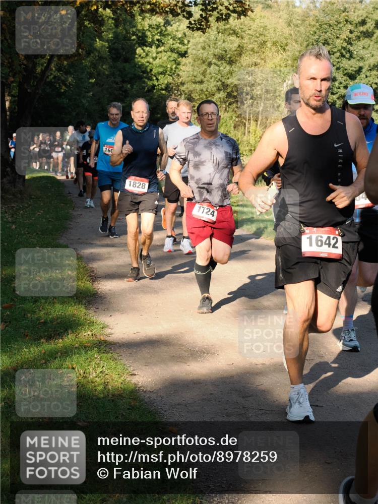 28.09.2025 - 33. Volkslauf durch das schöne Alstertal Fabian Wolf http://msf.ph/oto/8978259 28.09.2025 10:05:19 Laufen 160, 1828, 1124, 1642 meine-sportfotos.de