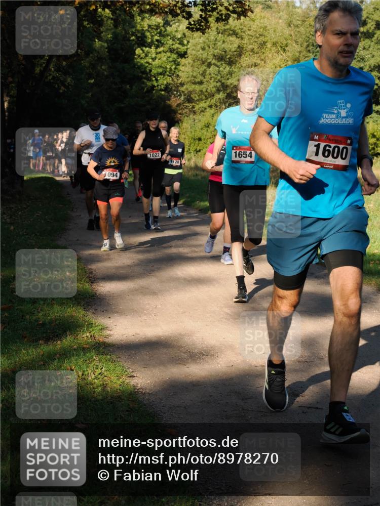 28.09.2025 - 33. Volkslauf durch das schöne Alstertal Fabian Wolf http://msf.ph/oto/8978270 28.09.2025 10:05:22 Laufen 1070, 094, 1022, 1128, 1654, 1600 meine-sportfotos.de