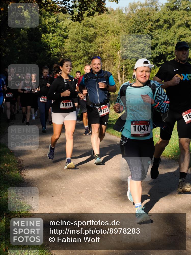 28.09.2025 - 33. Volkslauf durch das schöne Alstertal Fabian Wolf http://msf.ph/oto/8978283 28.09.2025 10:05:31 Laufen 1007, 1090, 1056, 1071, 1731, 1047, 16 meine-sportfotos.de