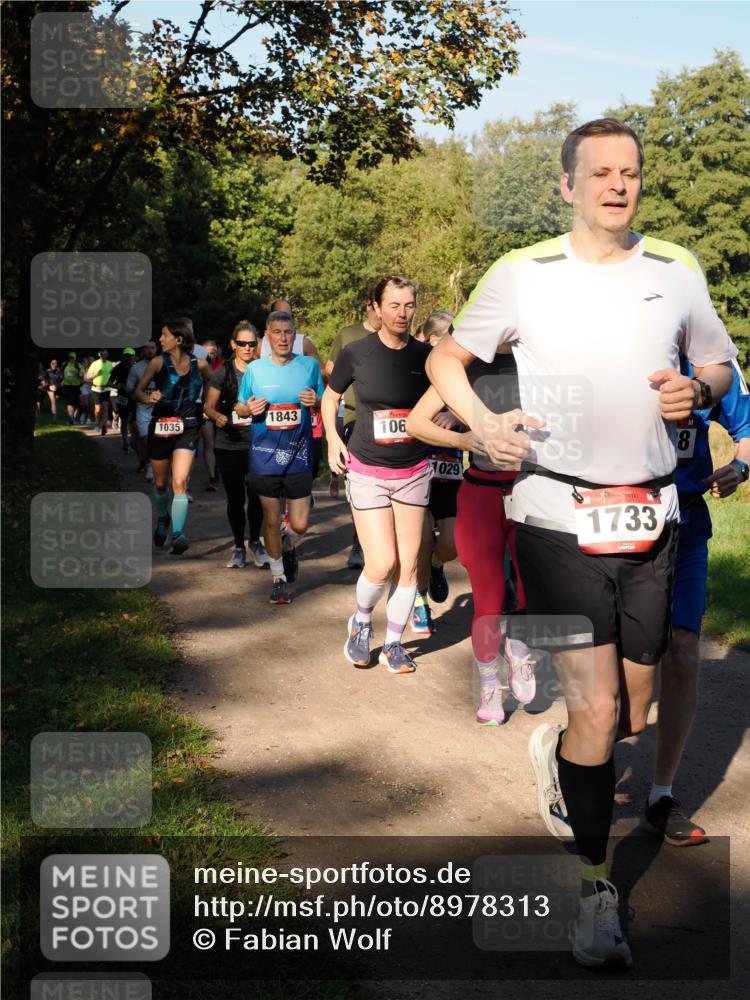 28.09.2025 - 33. Volkslauf durch das schöne Alstertal Fabian Wolf http://msf.ph/oto/8978313 28.09.2025 10:05:45 Laufen 1843, 1035, 106, 1029, 1733, 8 meine-sportfotos.de