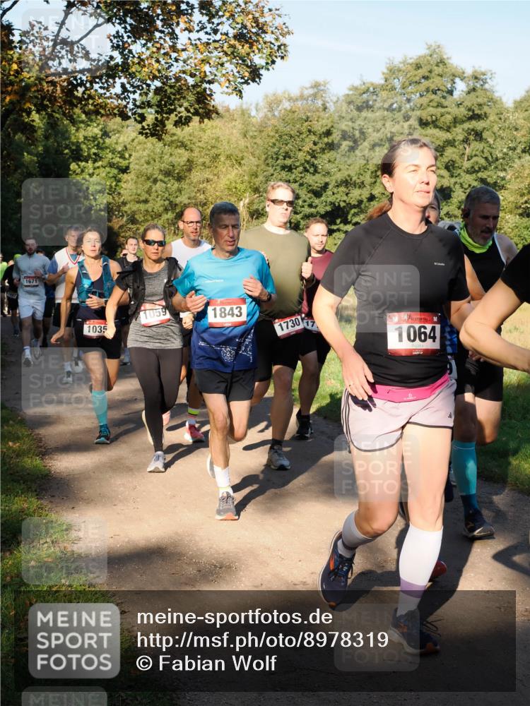 28.09.2025 - 33. Volkslauf durch das schöne Alstertal Fabian Wolf http://msf.ph/oto/8978319 28.09.2025 10:05:46 Laufen 1671, 1035, 1059, 1843, 1730, 17, 1064 meine-sportfotos.de