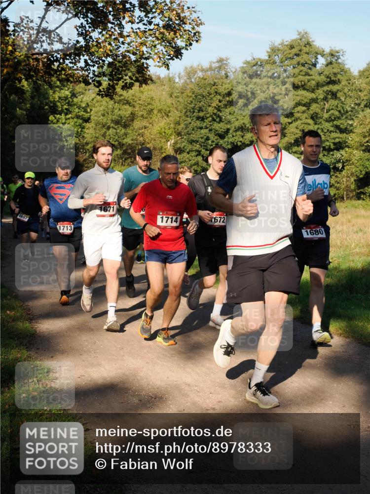 28.09.2025 - 33. Volkslauf durch das schöne Alstertal Fabian Wolf http://msf.ph/oto/8978333 28.09.2025 10:05:50 Laufen 1714, 1697, 1713, 1672, 1680 meine-sportfotos.de