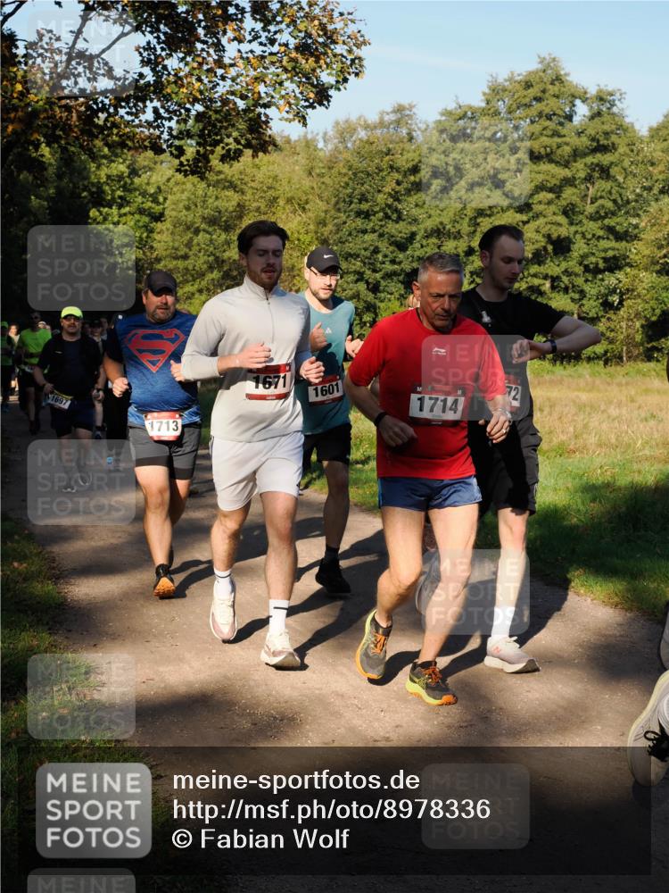 28.09.2025 - 33. Volkslauf durch das schöne Alstertal Fabian Wolf http://msf.ph/oto/8978336 28.09.2025 10:05:50 Laufen 1697, 1713, 1671, 1601, 72, 1714 meine-sportfotos.de