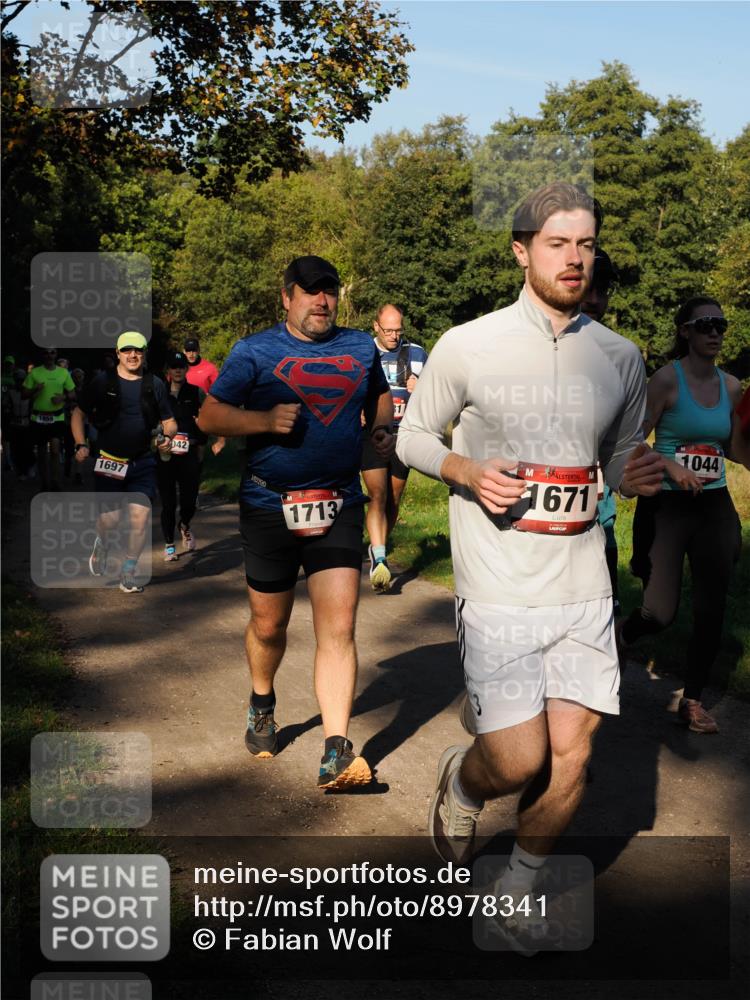28.09.2025 - 33. Volkslauf durch das schöne Alstertal Fabian Wolf http://msf.ph/oto/8978341 28.09.2025 10:05:51 Laufen 1697, 042, 1713, 671, 1044 meine-sportfotos.de