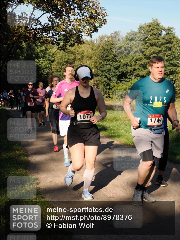 28.09.2025 - 33. Volkslauf durch das schöne Alstertal Fabian Wolf http://msf.ph/oto/8978376 28.09.2025 10:06:10 Laufen 1109, 1717, 103, 2025, 1072, 39, 1749 meine-sportfotos.de