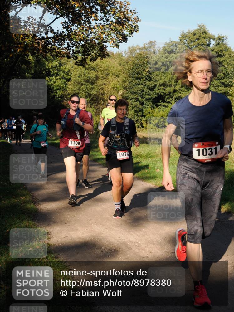 28.09.2025 - 33. Volkslauf durch das schöne Alstertal Fabian Wolf http://msf.ph/oto/8978380 28.09.2025 10:06:12 Laufen 101, 1109, 1079, 1031 meine-sportfotos.de