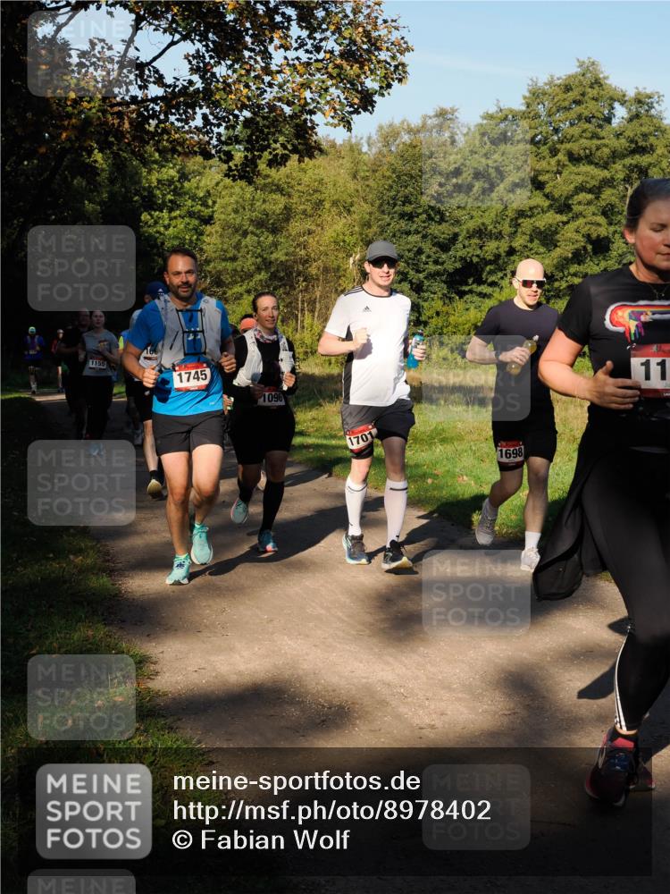 28.09.2025 - 33. Volkslauf durch das schöne Alstertal Fabian Wolf http://msf.ph/oto/8978402 28.09.2025 10:06:24 Laufen 1155, 1745, 1096, 1701, 1698, 11 meine-sportfotos.de
