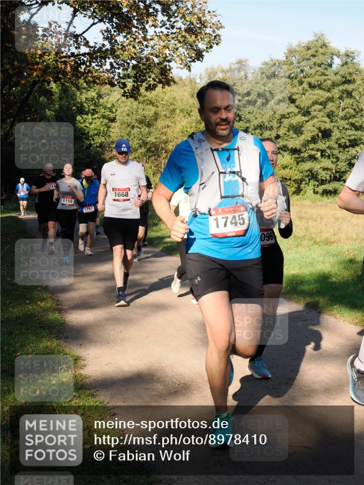 28.09.2025 - 33. Volkslauf durch das schöne Alstertal Fabian Wolf http://msf.ph/oto/8978410 28.09.2025 10:06:25 Laufen 737, 1155, 1761, 1668, 1745, 096 meine-sportfotos.de