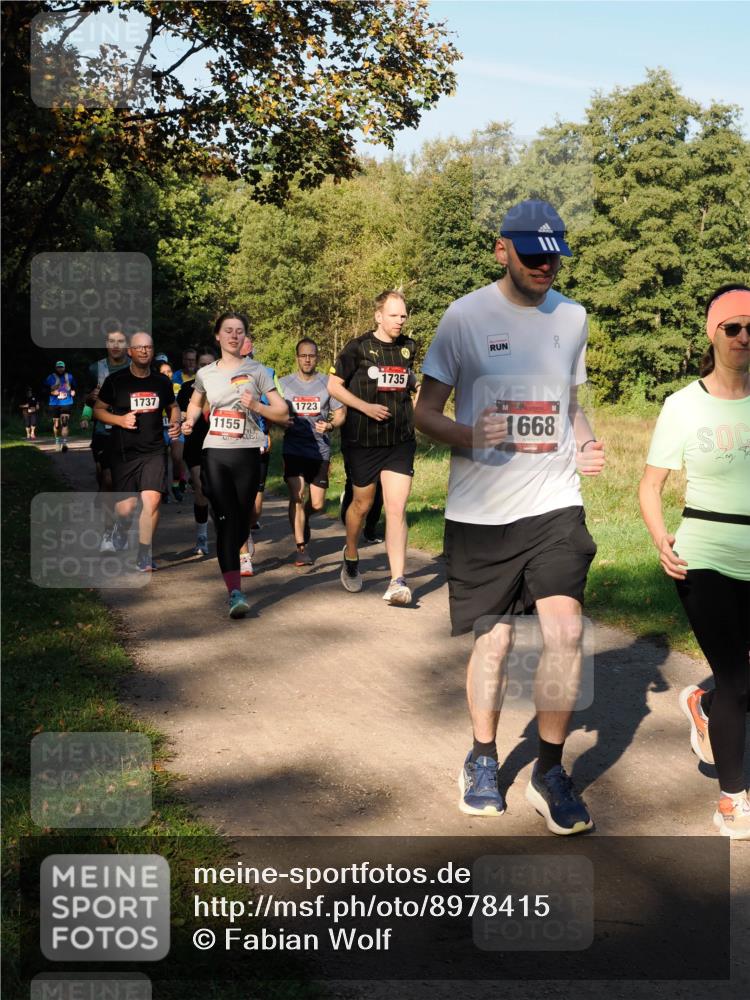 28.09.2025 - 33. Volkslauf durch das schöne Alstertal Fabian Wolf http://msf.ph/oto/8978415 28.09.2025 10:06:27 Laufen 1737, 1155, 1723, 1735, 1668 meine-sportfotos.de