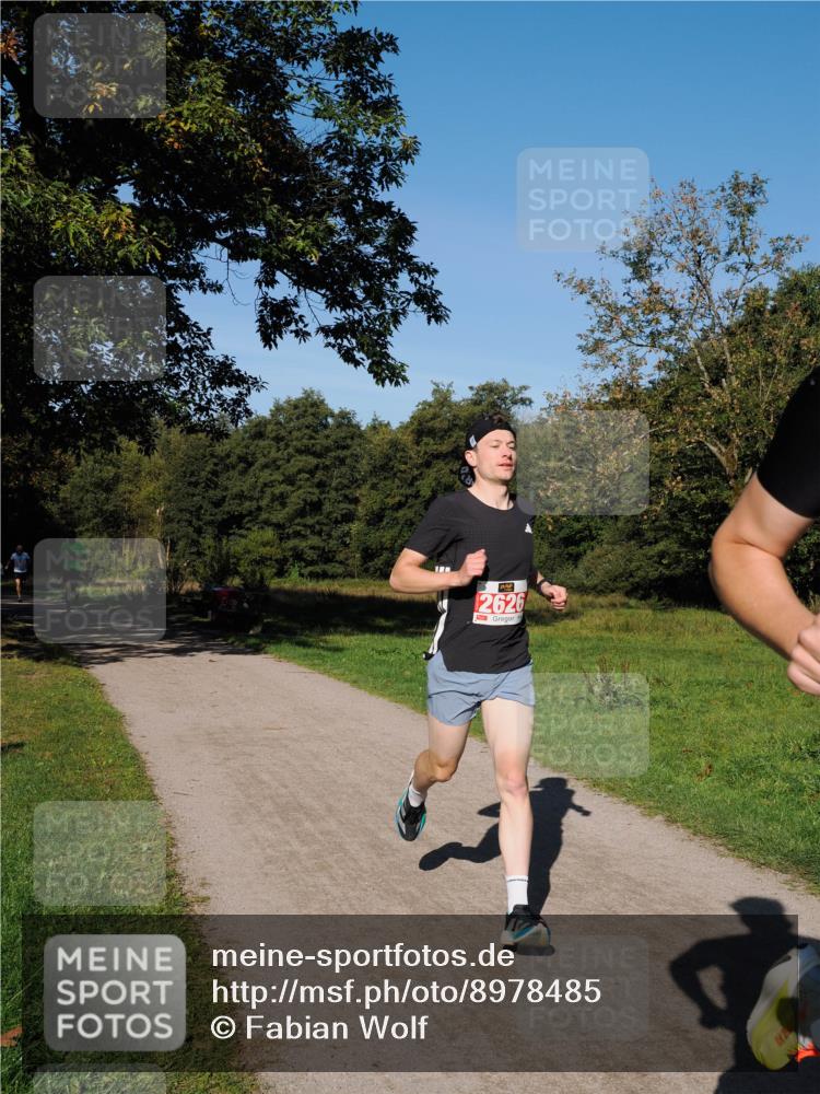 28.09.2025 - 33. Volkslauf durch das schöne Alstertal Fabian Wolf http://msf.ph/oto/8978485 28.09.2025 10:23:20 Laufen 2626 meine-sportfotos.de