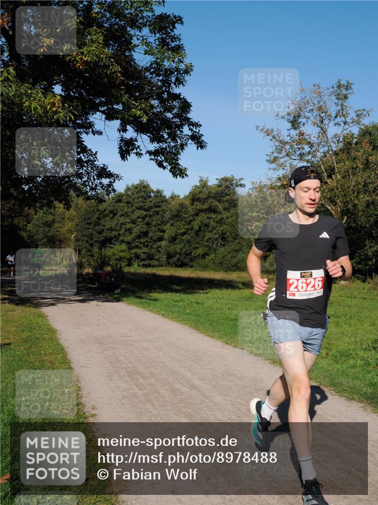 28.09.2025 - 33. Volkslauf durch das schöne Alstertal Fabian Wolf http://msf.ph/oto/8978488 28.09.2025 10:23:20 Laufen 2626 meine-sportfotos.de