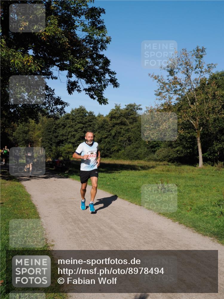 28.09.2025 - 33. Volkslauf durch das schöne Alstertal Fabian Wolf http://msf.ph/oto/8978494 28.09.2025 10:23:29 Laufen 2229 meine-sportfotos.de