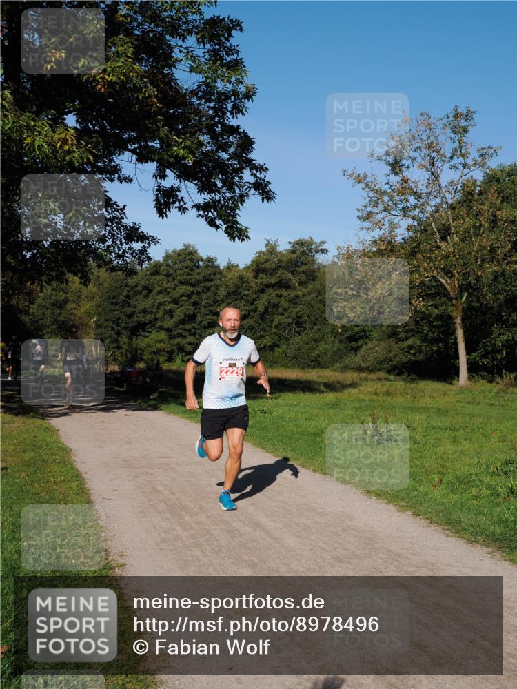 28.09.2025 - 33. Volkslauf durch das schöne Alstertal Fabian Wolf http://msf.ph/oto/8978496 28.09.2025 10:23:29 Laufen 2229 meine-sportfotos.de