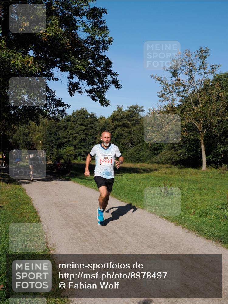 28.09.2025 - 33. Volkslauf durch das schöne Alstertal Fabian Wolf http://msf.ph/oto/8978497 28.09.2025 10:23:29 Laufen 2229 meine-sportfotos.de
