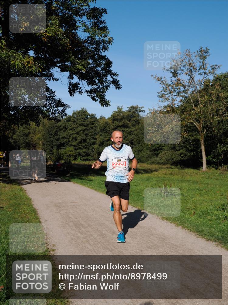 28.09.2025 - 33. Volkslauf durch das schöne Alstertal Fabian Wolf http://msf.ph/oto/8978499 28.09.2025 10:23:29 Laufen 2229 meine-sportfotos.de