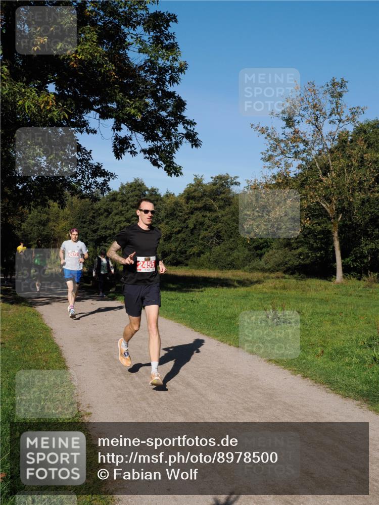 28.09.2025 - 33. Volkslauf durch das schöne Alstertal Fabian Wolf http://msf.ph/oto/8978500 28.09.2025 10:23:32 Laufen 2479, 2455 meine-sportfotos.de