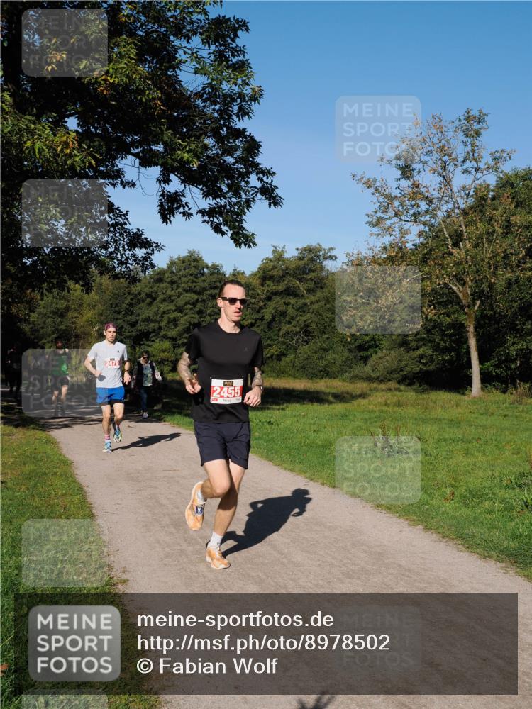 28.09.2025 - 33. Volkslauf durch das schöne Alstertal Fabian Wolf http://msf.ph/oto/8978502 28.09.2025 10:23:32 Laufen 2479, 2455 meine-sportfotos.de