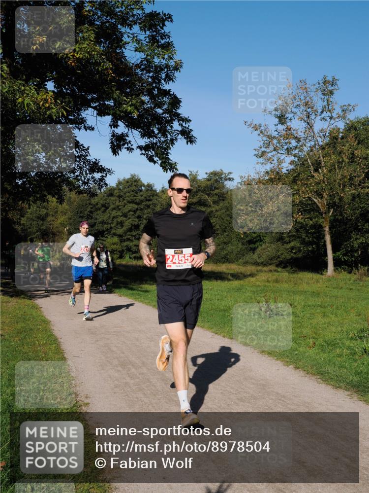 28.09.2025 - 33. Volkslauf durch das schöne Alstertal Fabian Wolf http://msf.ph/oto/8978504 28.09.2025 10:23:32 Laufen 2455 meine-sportfotos.de