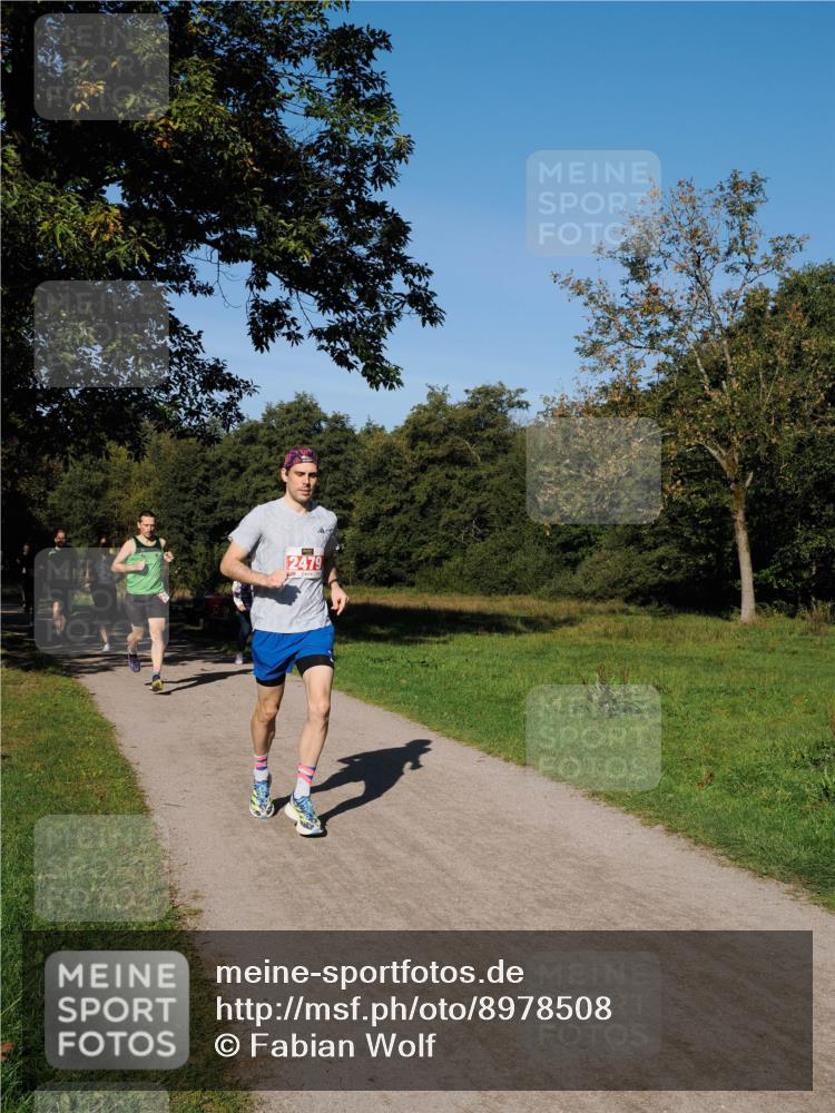 28.09.2025 - 33. Volkslauf durch das schöne Alstertal Fabian Wolf http://msf.ph/oto/8978508 28.09.2025 10:23:34 Laufen 2479 meine-sportfotos.de