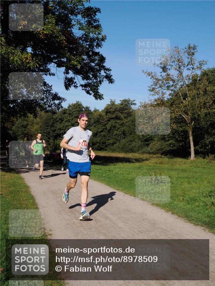 28.09.2025 - 33. Volkslauf durch das schöne Alstertal Fabian Wolf http://msf.ph/oto/8978509 28.09.2025 10:23:34 Laufen 2479 meine-sportfotos.de