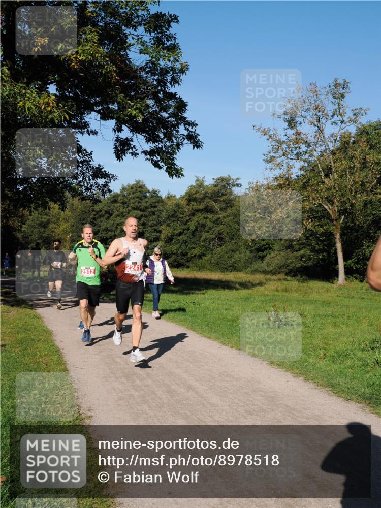 28.09.2025 - 33. Volkslauf durch das schöne Alstertal Fabian Wolf http://msf.ph/oto/8978518 28.09.2025 10:23:37 Laufen 2512, 2241 meine-sportfotos.de