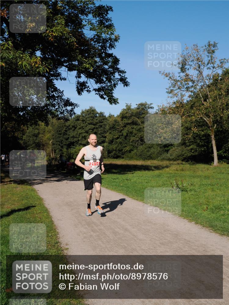 28.09.2025 - 33. Volkslauf durch das schöne Alstertal Fabian Wolf http://msf.ph/oto/8978576 28.09.2025 10:24:03 Laufen 2114 meine-sportfotos.de
