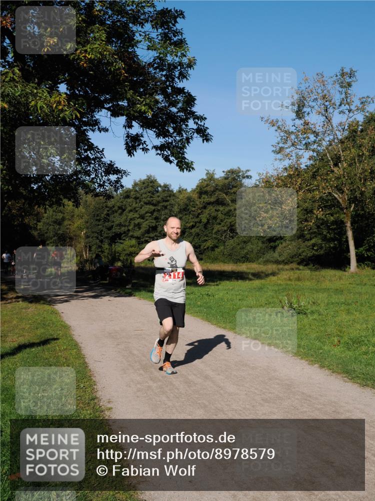 28.09.2025 - 33. Volkslauf durch das schöne Alstertal Fabian Wolf http://msf.ph/oto/8978579 28.09.2025 10:24:03 Laufen 2114 meine-sportfotos.de