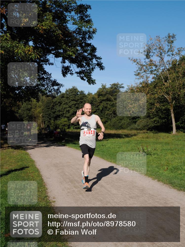 28.09.2025 - 33. Volkslauf durch das schöne Alstertal Fabian Wolf http://msf.ph/oto/8978580 28.09.2025 10:24:04 Laufen 2114 meine-sportfotos.de