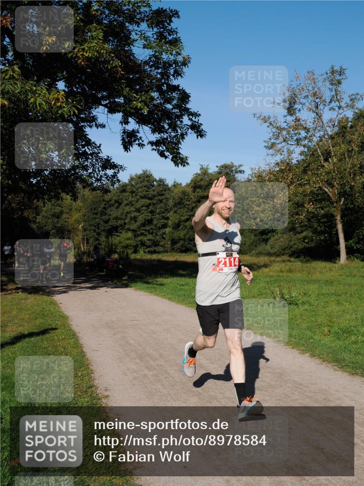 28.09.2025 - 33. Volkslauf durch das schöne Alstertal Fabian Wolf http://msf.ph/oto/8978584 28.09.2025 10:24:04 Laufen 2114 meine-sportfotos.de