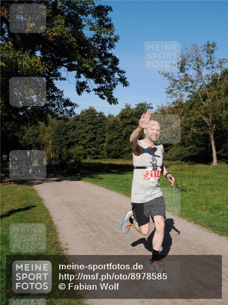 28.09.2025 - 33. Volkslauf durch das schöne Alstertal Fabian Wolf http://msf.ph/oto/8978585 28.09.2025 10:24:04 Laufen 2114, 1 meine-sportfotos.de