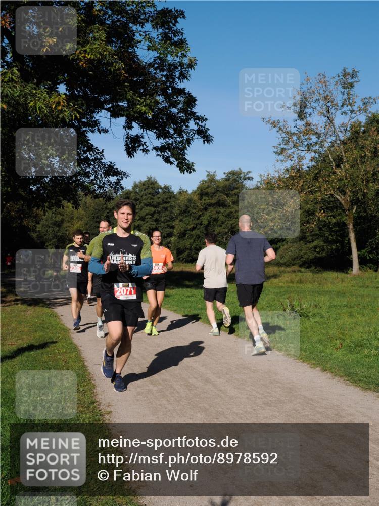28.09.2025 - 33. Volkslauf durch das schöne Alstertal Fabian Wolf http://msf.ph/oto/8978592 28.09.2025 10:24:08 Laufen 2385, 406, 2071 meine-sportfotos.de