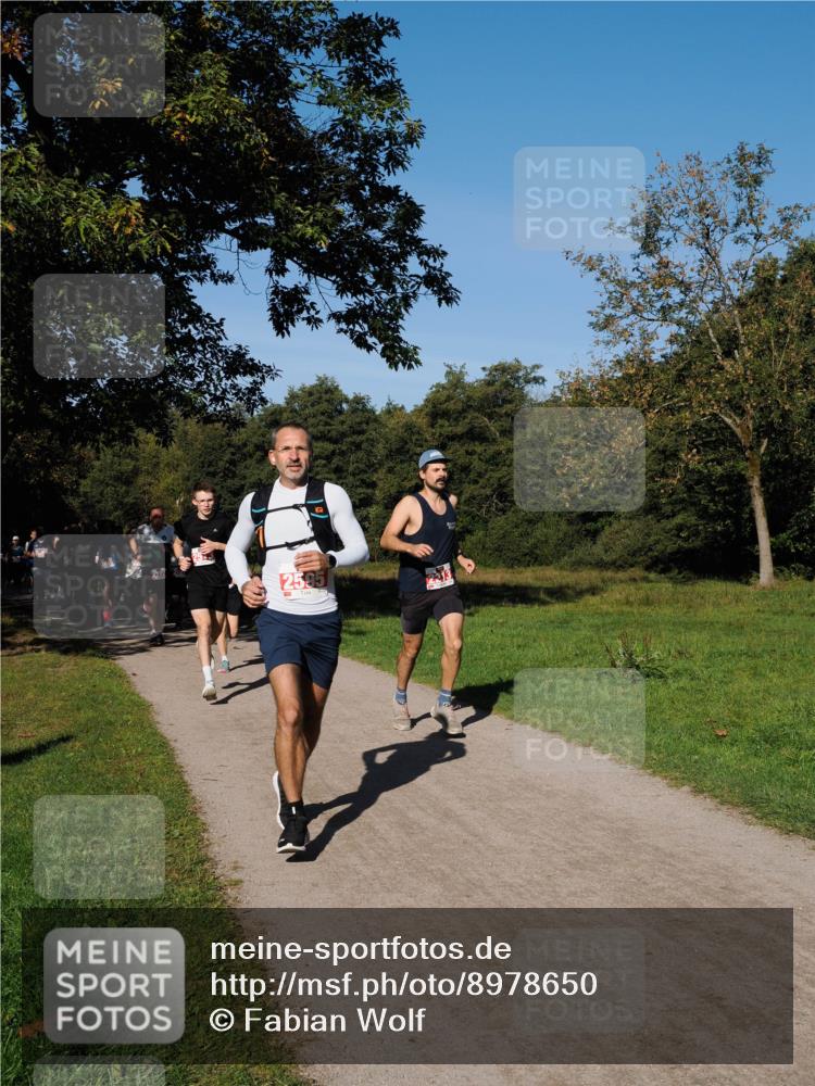 28.09.2025 - 33. Volkslauf durch das schöne Alstertal Fabian Wolf http://msf.ph/oto/8978650 28.09.2025 10:24:27 Laufen 2595 meine-sportfotos.de