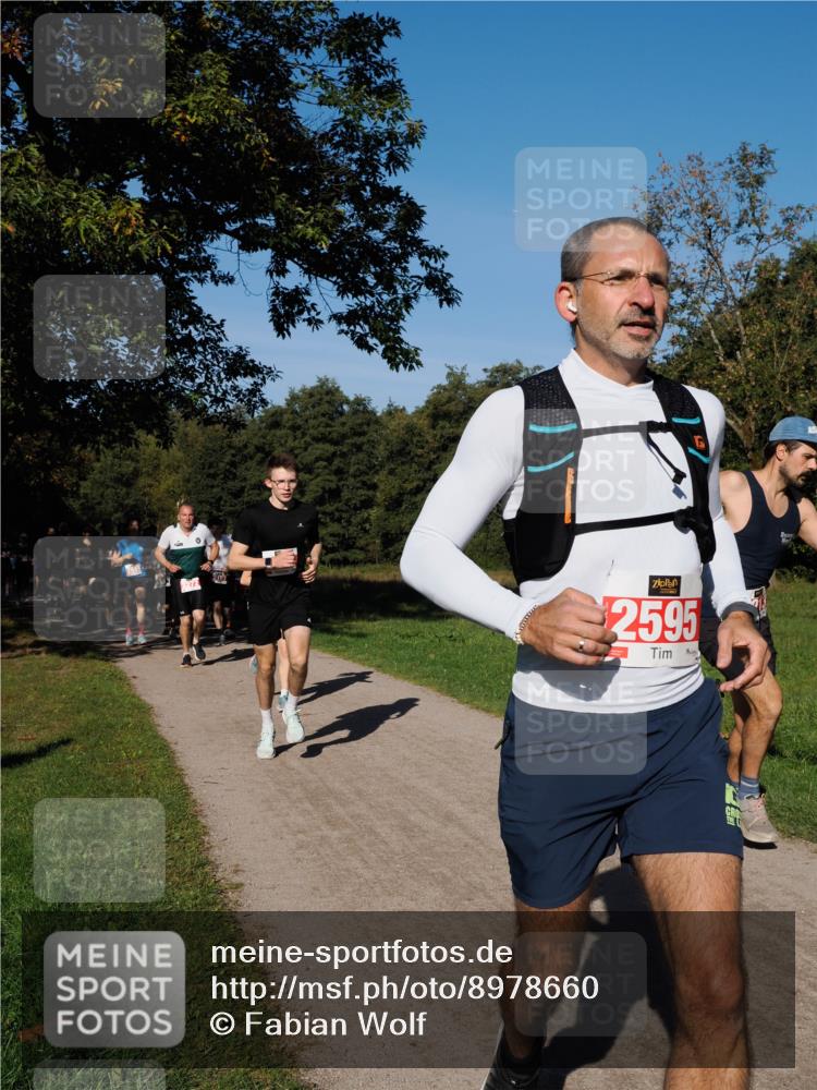 28.09.2025 - 33. Volkslauf durch das schöne Alstertal Fabian Wolf http://msf.ph/oto/8978660 28.09.2025 10:24:28 Laufen 2272, 2595 meine-sportfotos.de