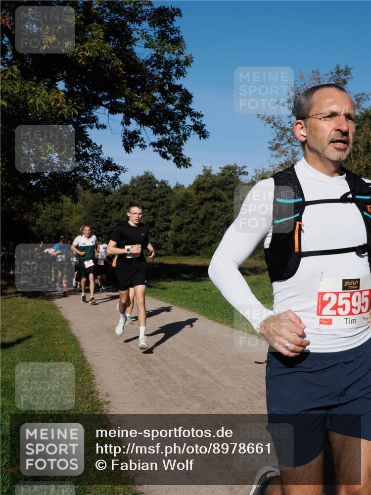 28.09.2025 - 33. Volkslauf durch das schöne Alstertal Fabian Wolf http://msf.ph/oto/8978661 28.09.2025 10:24:29 Laufen 2595 meine-sportfotos.de