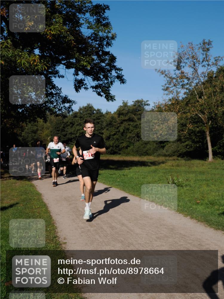 28.09.2025 - 33. Volkslauf durch das schöne Alstertal Fabian Wolf http://msf.ph/oto/8978664 28.09.2025 10:24:29 Laufen  meine-sportfotos.de