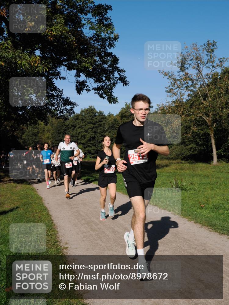28.09.2025 - 33. Volkslauf durch das schöne Alstertal Fabian Wolf http://msf.ph/oto/8978672 28.09.2025 10:24:30 Laufen 2272, 25 meine-sportfotos.de