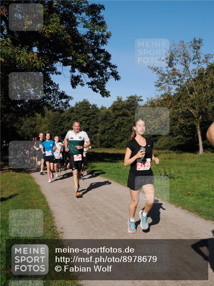 28.09.2025 - 33. Volkslauf durch das schöne Alstertal Fabian Wolf http://msf.ph/oto/8978679 28.09.2025 10:24:30 Laufen 2645, 12199 meine-sportfotos.de