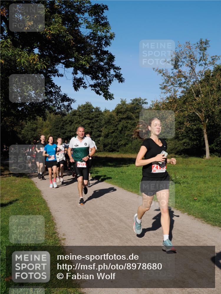 28.09.2025 - 33. Volkslauf durch das schöne Alstertal Fabian Wolf http://msf.ph/oto/8978680 28.09.2025 10:24:30 Laufen 2272, 2199 meine-sportfotos.de
