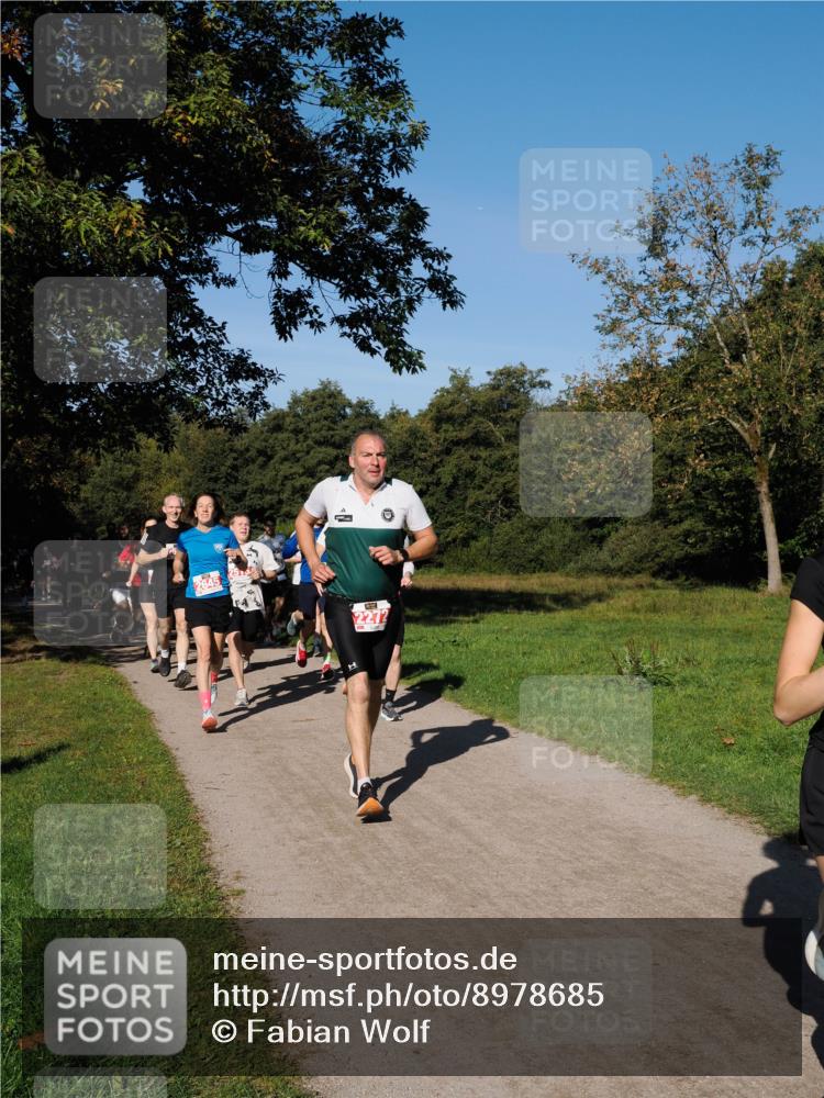 28.09.2025 - 33. Volkslauf durch das schöne Alstertal Fabian Wolf http://msf.ph/oto/8978685 28.09.2025 10:24:31 Laufen 2645, 2272 meine-sportfotos.de