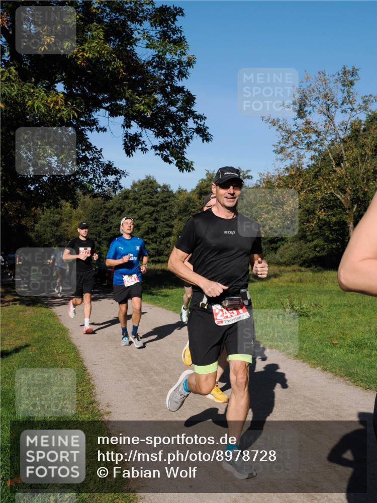 28.09.2025 - 33. Volkslauf durch das schöne Alstertal Fabian Wolf http://msf.ph/oto/8978728 28.09.2025 10:24:39 Laufen  meine-sportfotos.de