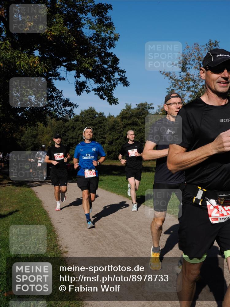 28.09.2025 - 33. Volkslauf durch das schöne Alstertal Fabian Wolf http://msf.ph/oto/8978733 28.09.2025 10:24:39 Laufen 2271, 2041, 2069 meine-sportfotos.de
