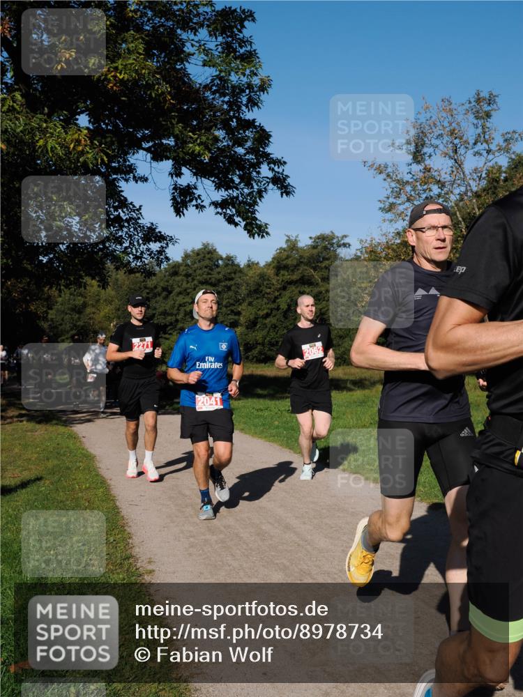 28.09.2025 - 33. Volkslauf durch das schöne Alstertal Fabian Wolf http://msf.ph/oto/8978734 28.09.2025 10:24:39 Laufen 227, 2062, 2041 meine-sportfotos.de