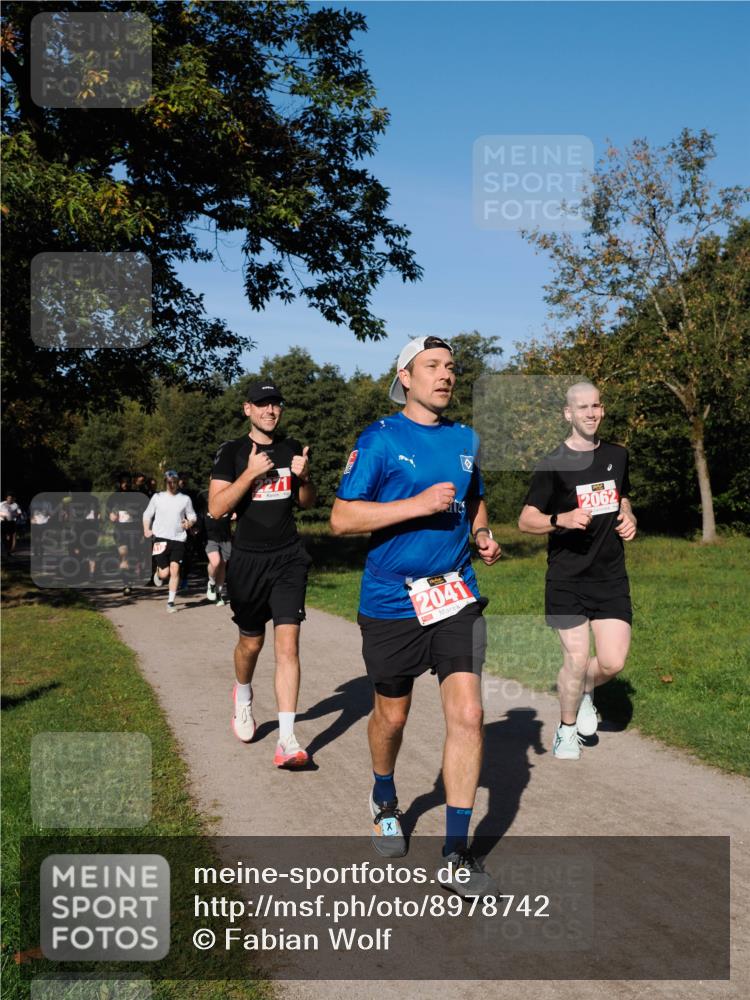 28.09.2025 - 33. Volkslauf durch das schöne Alstertal Fabian Wolf http://msf.ph/oto/8978742 28.09.2025 10:24:40 Laufen 2041, 2062 meine-sportfotos.de