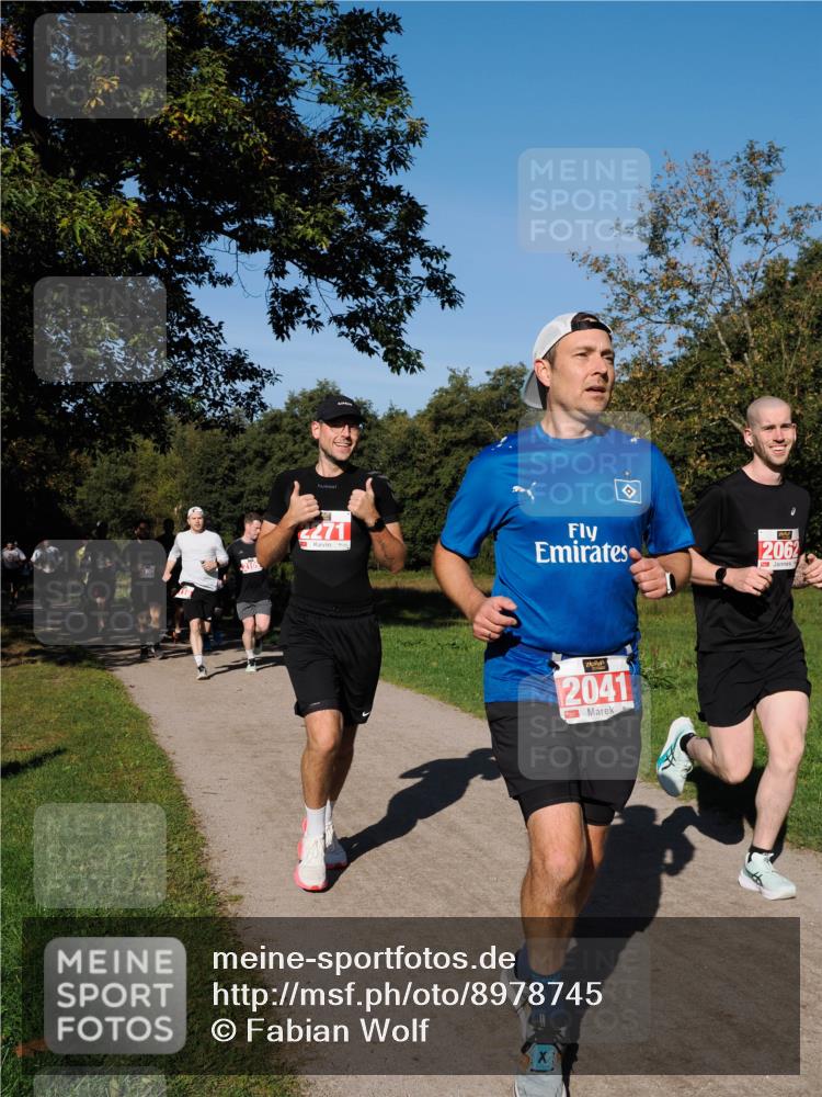28.09.2025 - 33. Volkslauf durch das schöne Alstertal Fabian Wolf http://msf.ph/oto/8978745 28.09.2025 10:24:40 Laufen 2271, 2041, 2062 meine-sportfotos.de