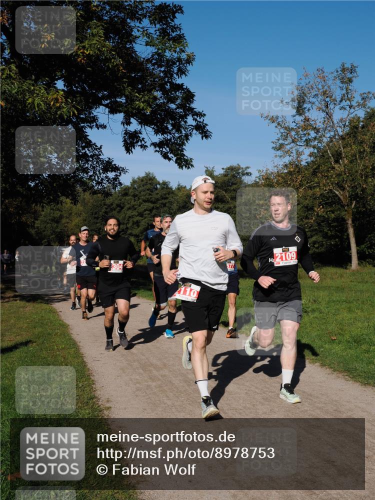28.09.2025 - 33. Volkslauf durch das schöne Alstertal Fabian Wolf http://msf.ph/oto/8978753 28.09.2025 10:24:43 Laufen 304, 110, 577, 30, 2109 meine-sportfotos.de