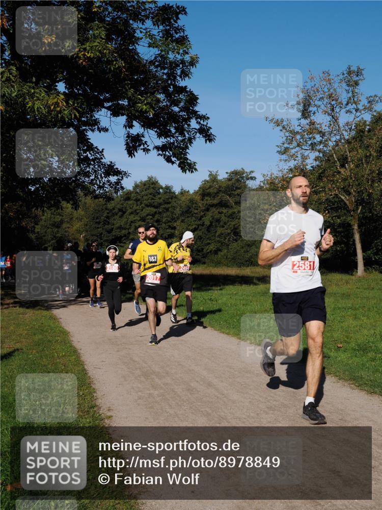 28.09.2025 - 33. Volkslauf durch das schöne Alstertal Fabian Wolf http://msf.ph/oto/8978849 28.09.2025 10:25:03 Laufen 2991, 1, 1, 2017, 2581 meine-sportfotos.de