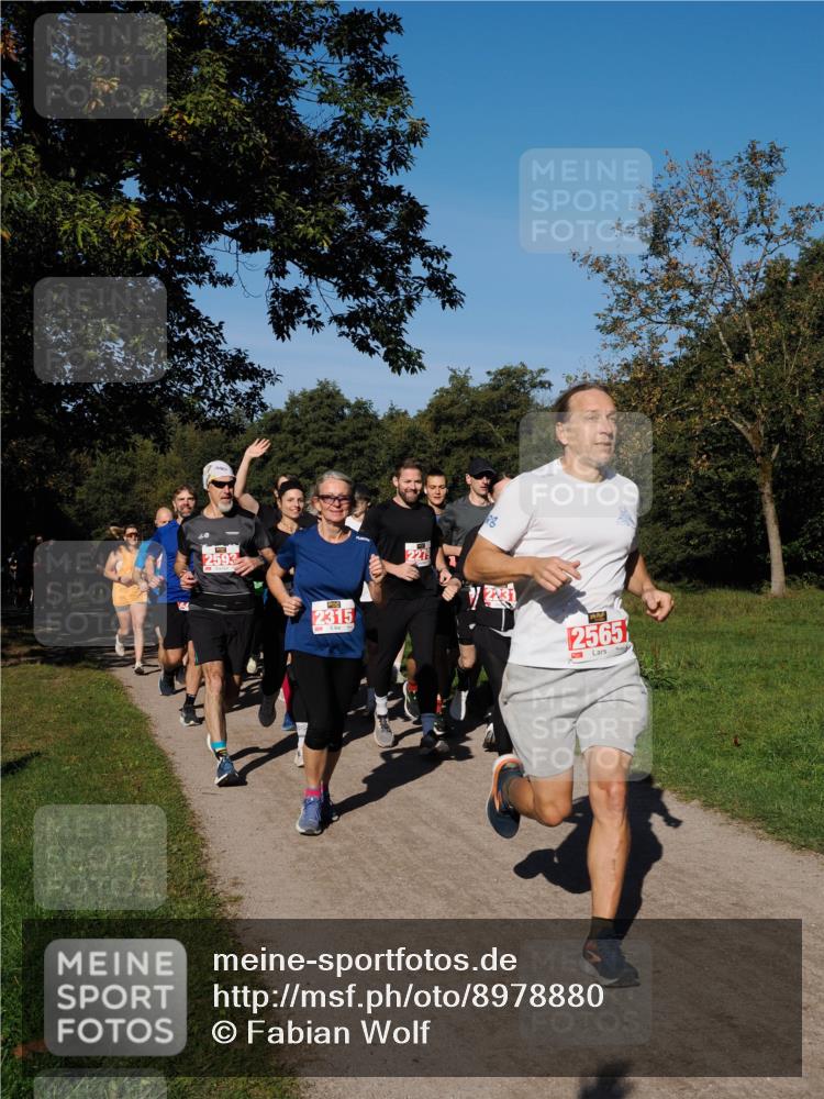 28.09.2025 - 33. Volkslauf durch das schöne Alstertal Fabian Wolf http://msf.ph/oto/8978880 28.09.2025 10:25:08 Laufen 2593, 2315, 2565 meine-sportfotos.de