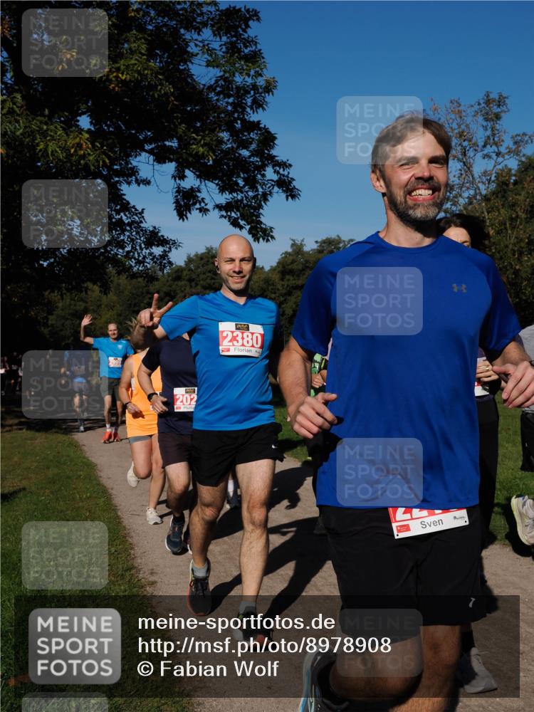 28.09.2025 - 33. Volkslauf durch das schöne Alstertal Fabian Wolf http://msf.ph/oto/8978908 28.09.2025 10:25:11 Laufen 2999, 202, 2380 meine-sportfotos.de