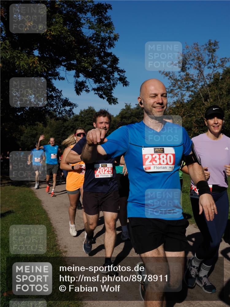 28.09.2025 - 33. Volkslauf durch das schöne Alstertal Fabian Wolf http://msf.ph/oto/8978911 28.09.2025 10:25:11 Laufen 2207, 2999, 2025, 2380 meine-sportfotos.de