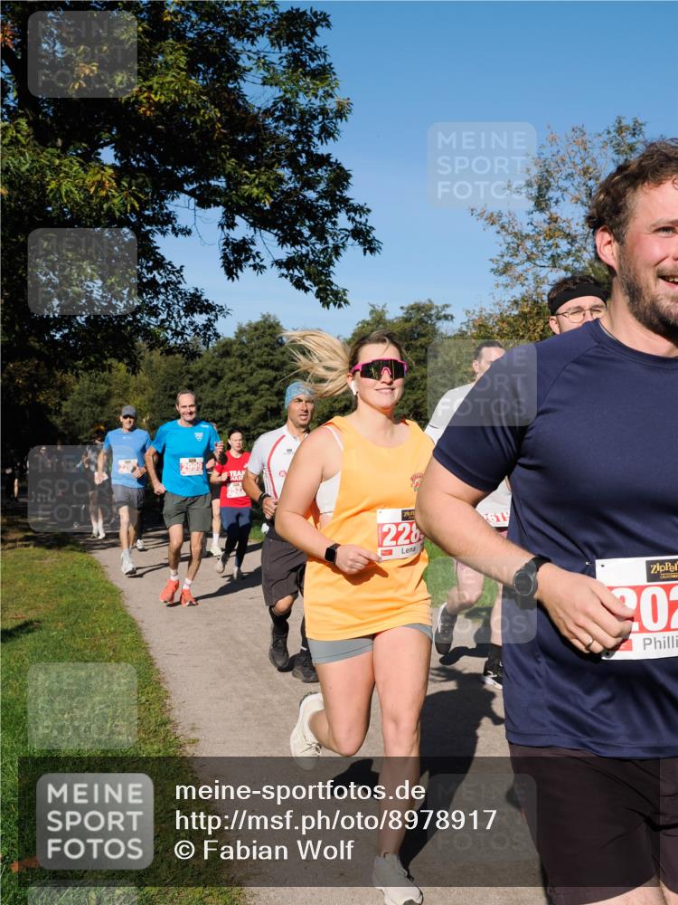28.09.2025 - 33. Volkslauf durch das schöne Alstertal Fabian Wolf http://msf.ph/oto/8978917 28.09.2025 10:25:12 Laufen 2999, 228, 619, 202 meine-sportfotos.de